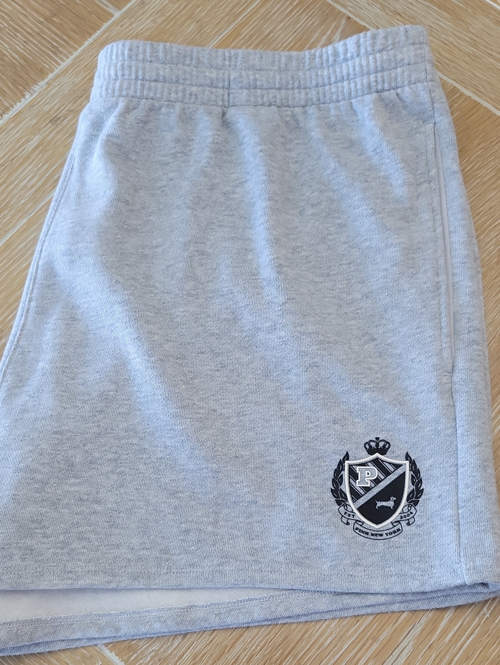 PINK Victoria' Secret Ivy Fleece Sweatshorts Classic Fit Gray Logo Dog XXL NXWT